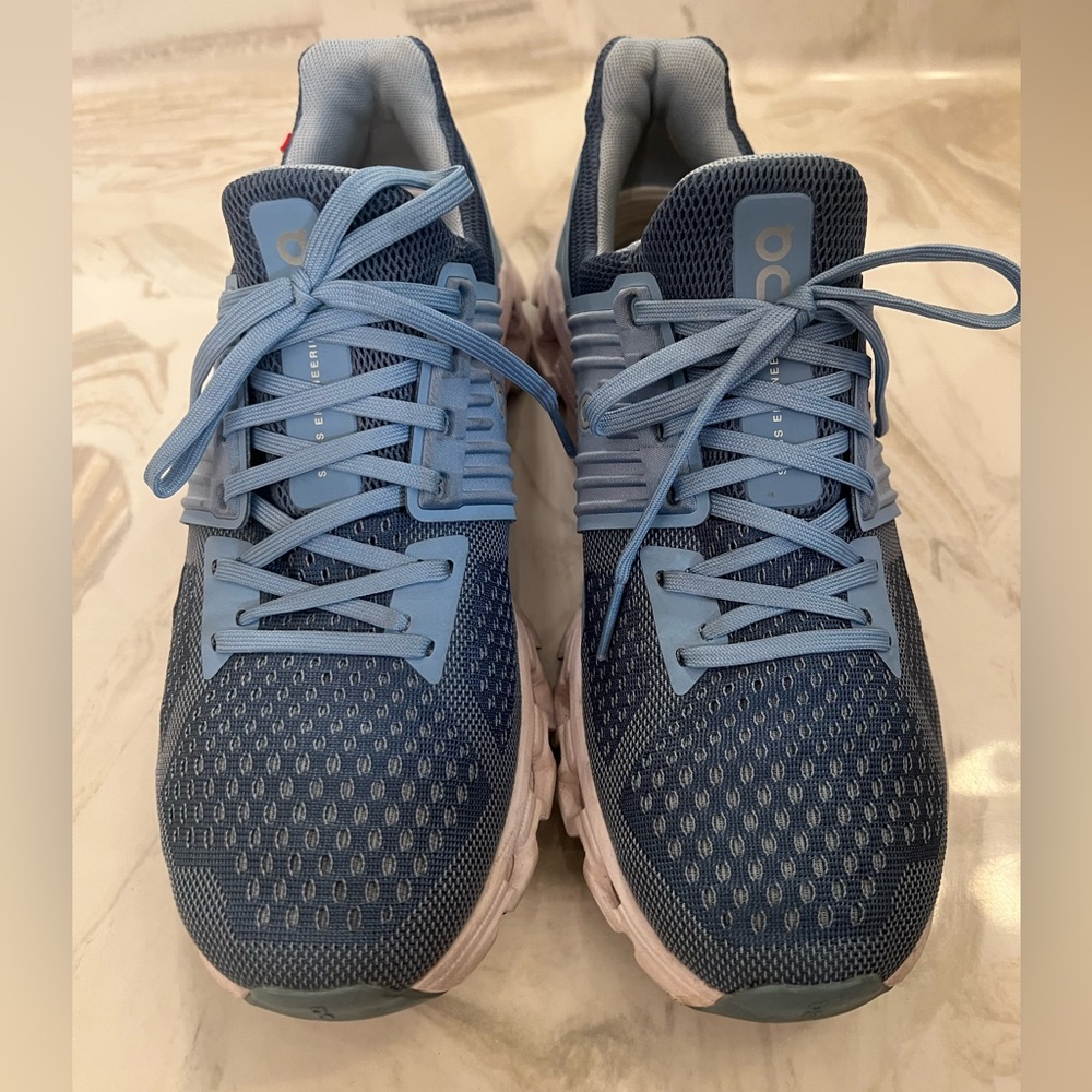 Oncloud womens size 9